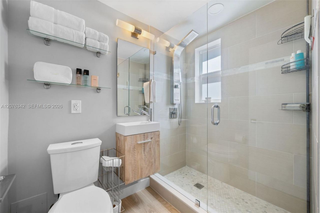 6330 SW 79th St , Unit 6, South Miami, FL 33143 Photo