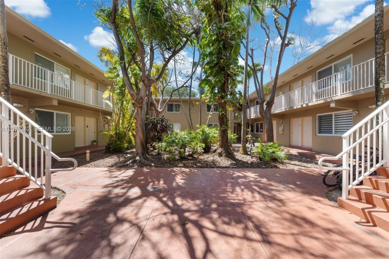 6330 SW 79th St , Unit 6, South Miami, FL 33143 Photo