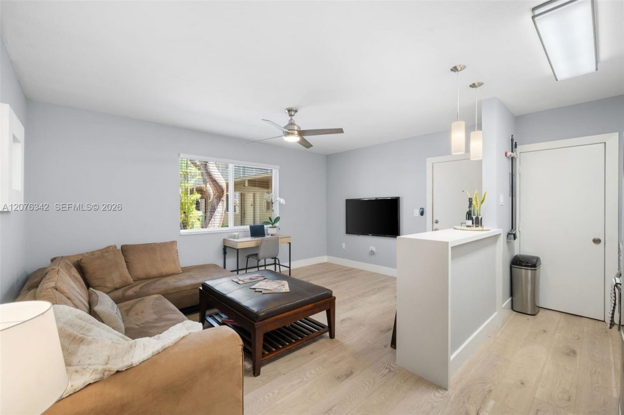 6330 SW 79th St , Unit 6, South Miami, FL 33143 Photo