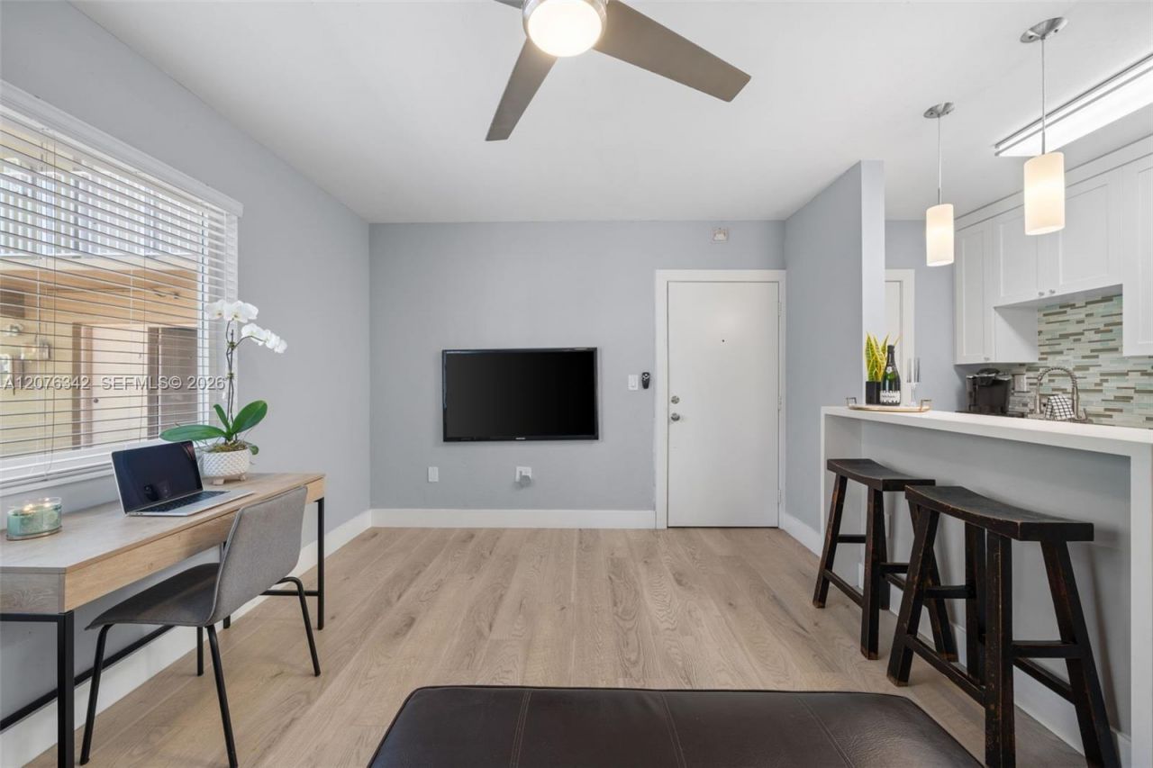 6330 SW 79th St , Unit 6, South Miami, FL 33143 Photo