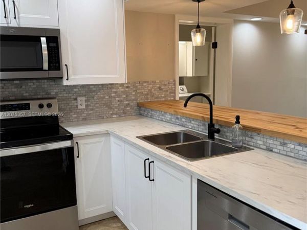 1520 Whitehall Dr , Unit 206, Davie, FL 33324