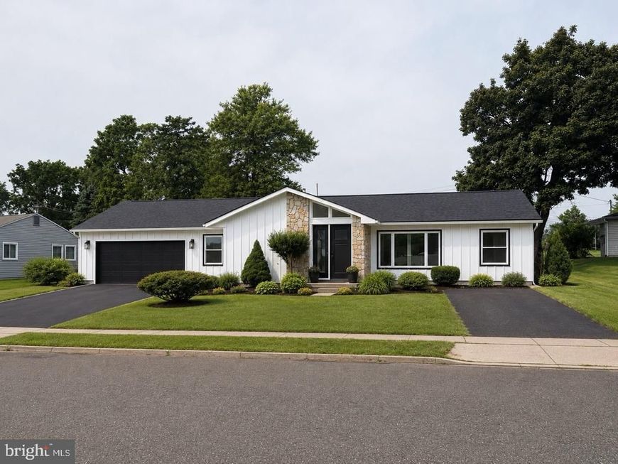 521 Parkway Drive, Fairless Hills, PA 19030 Main Photo