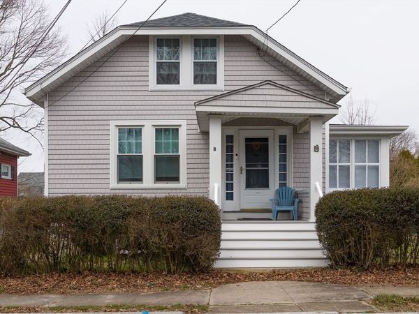 8 Maple Ave, Fairhaven, MA 02719
