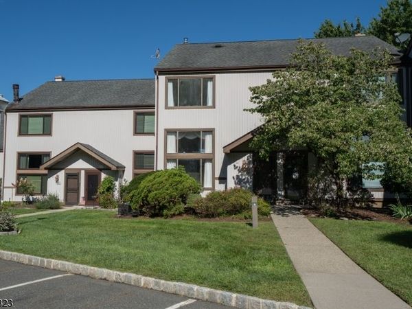 569 Dell Pl, Stanhope, NJ 07874