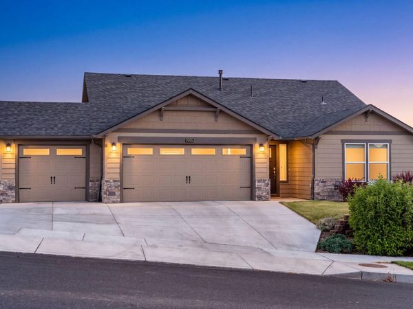 2555 SW 43rd Place, Redmond, OR 97756