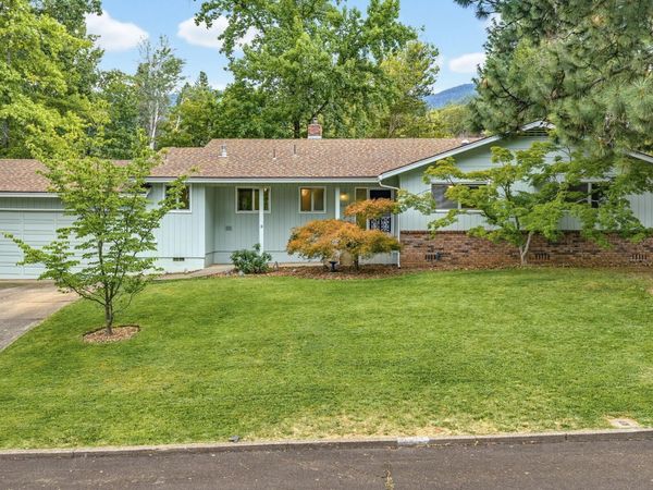 2354 Green Meadows Way, Ashland, OR 97520