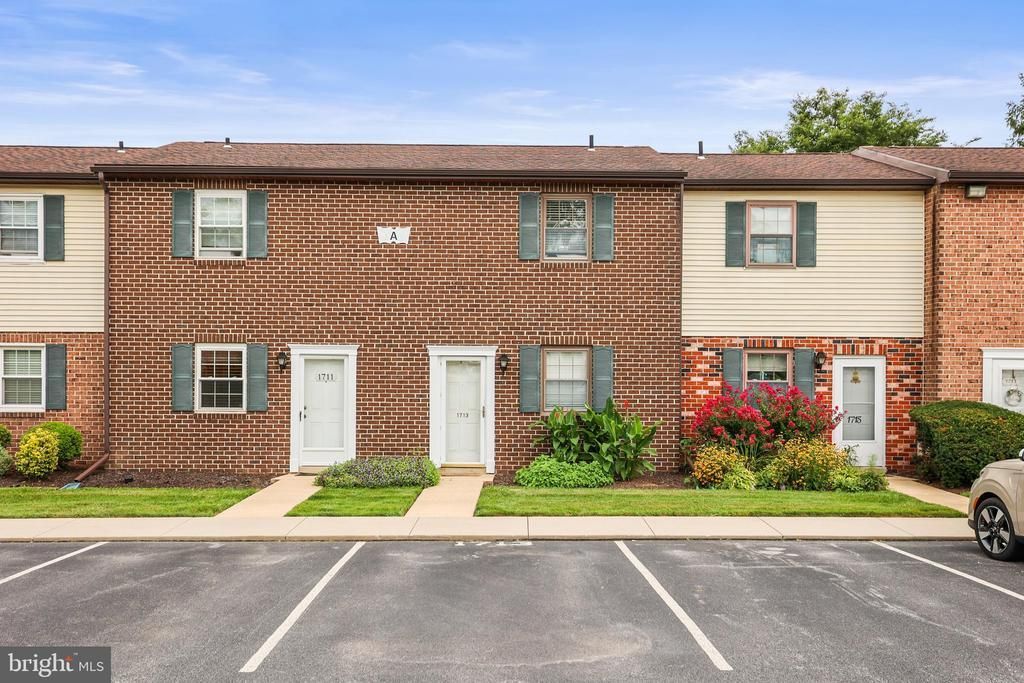 1713 Baron Drive, York, PA 17408 Main Photo