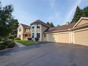 9 Foxboro Lane, Fairport, NY 14450