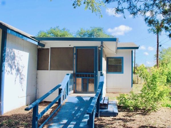 311 N MULBERRY ST, Pearsall, TX 78061