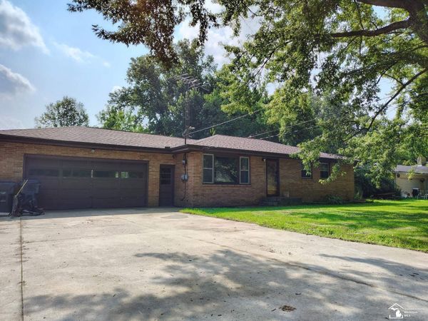 3015 N M 63 Highway, Benton Harbor, MI 49022