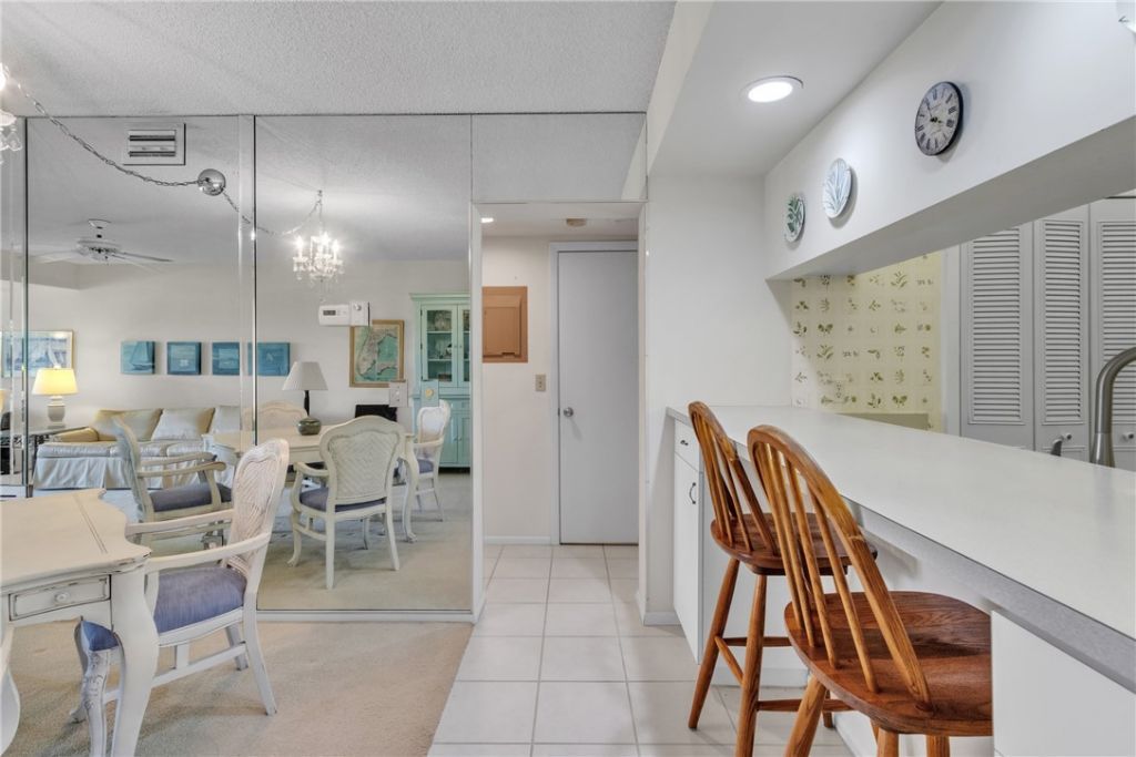 25 Plantation Drive, Unit 203, Vero Beach, FL 32966 Photo