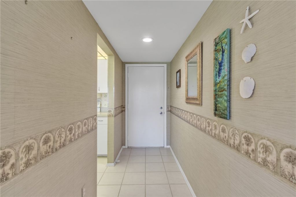 25 Plantation Drive, Unit 203, Vero Beach, FL 32966 Photo