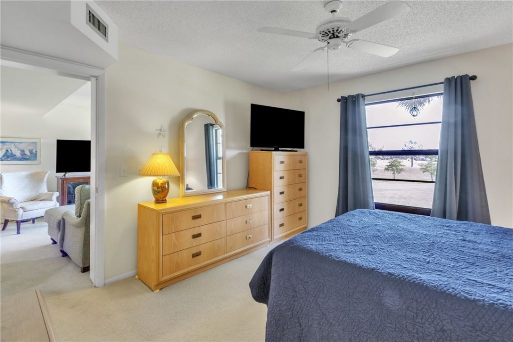 25 Plantation Drive, Unit 203, Vero Beach, FL 32966 Photo