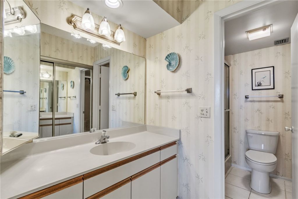 25 Plantation Drive, Unit 203, Vero Beach, FL 32966 Photo