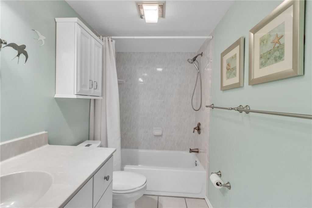 25 Plantation Drive, Unit 203, Vero Beach, FL 32966 Photo