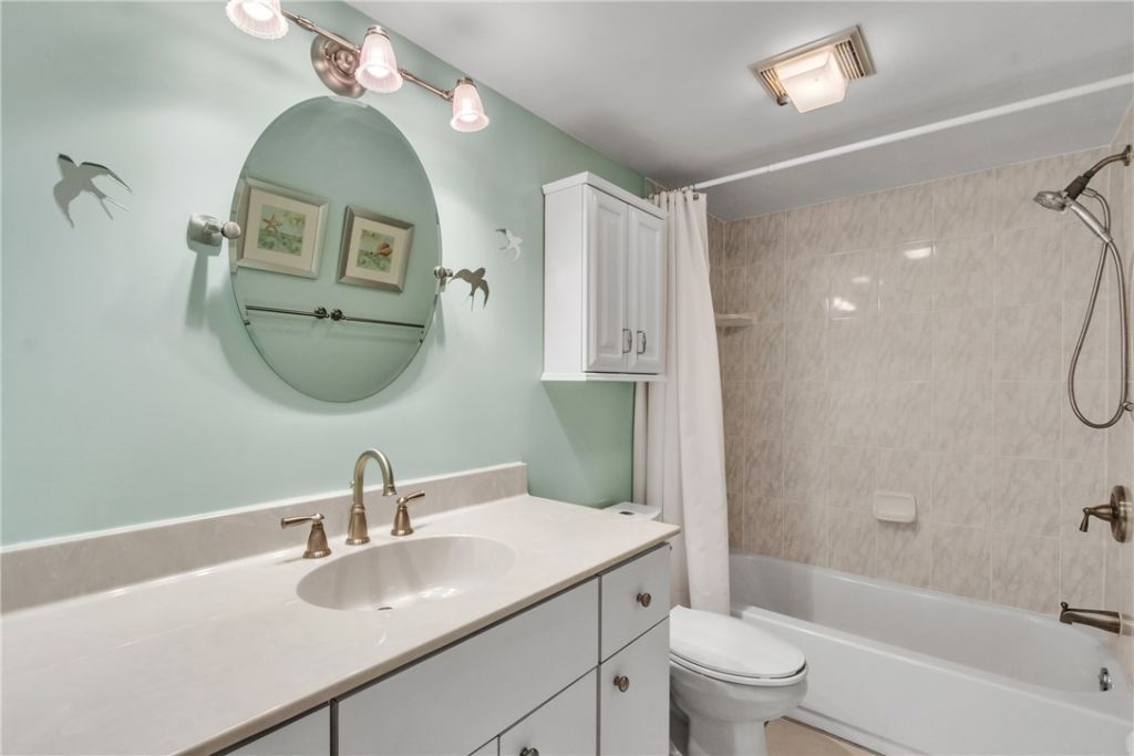 25 Plantation Drive, Unit 203, Vero Beach, FL 32966 Photo