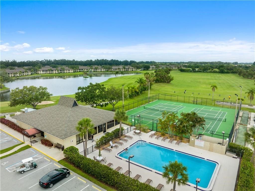 25 Plantation Drive, Unit 203, Vero Beach, FL 32966 Photo