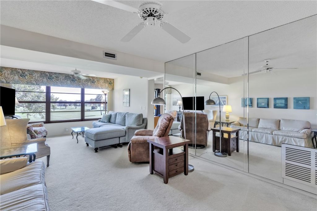 25 Plantation Drive, Unit 203, Vero Beach, FL 32966 Photo