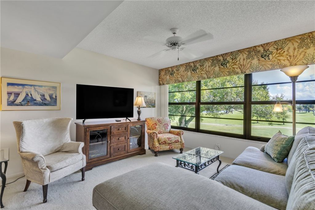 25 Plantation Drive, Unit 203, Vero Beach, FL 32966 Photo