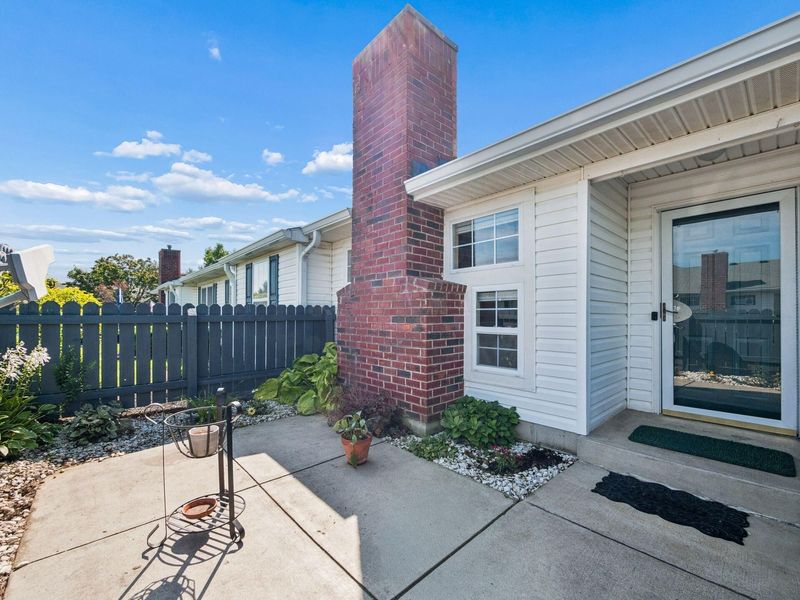 8337 Greyhawk Circle, Columbus, OH 43240 Photo 2