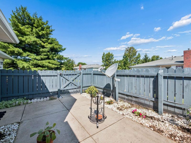 8337 Greyhawk Circle, Columbus, OH 43240 Photo 4