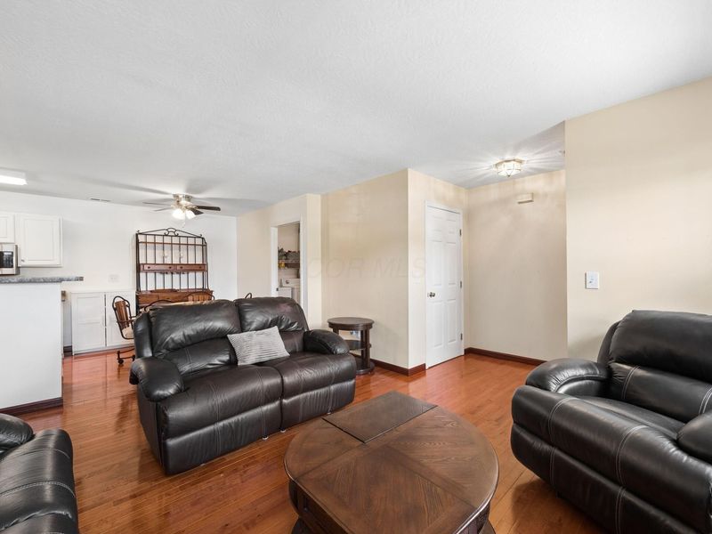 8337 Greyhawk Circle, Columbus, OH 43240 Photo 6