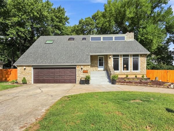 5304 Queal Drive, Shawnee, KS 66203