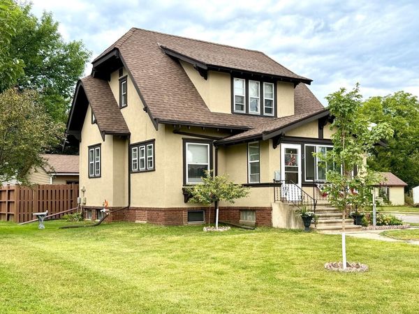 19 1st Avenue NE, Fairfax, MN 55332