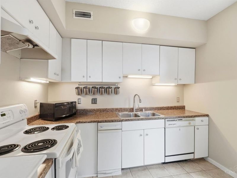 427 Hopkins Street, Unit 8, Cincinnati, OH 45203 Photo 13