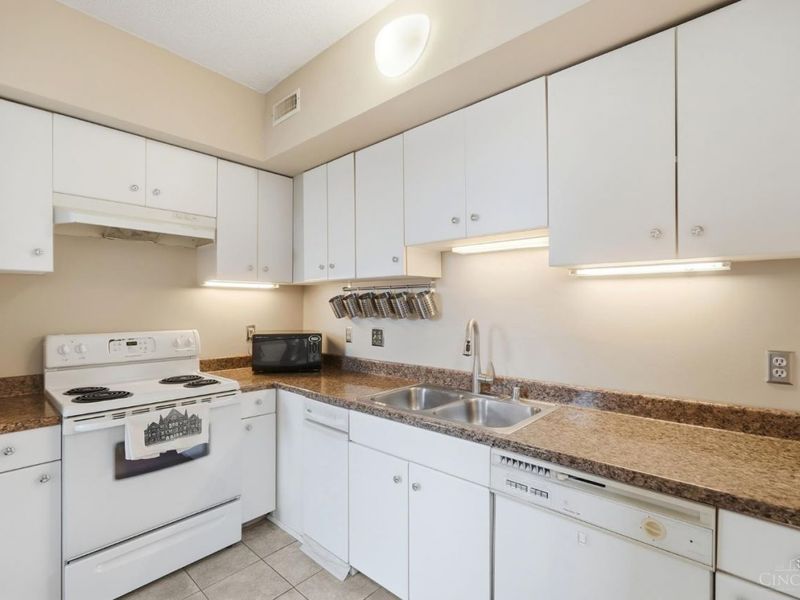 427 Hopkins Street, Unit 8, Cincinnati, OH 45203 Photo 14