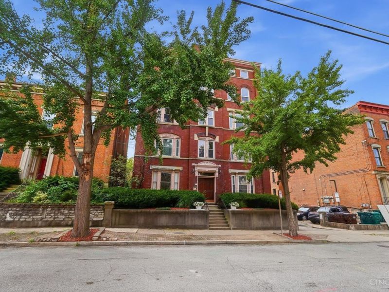 427 Hopkins Street, Unit 8, Cincinnati, OH 45203 Photo 3