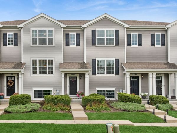 2284 Aurora Drive, Pingree Grove, IL 60140