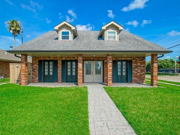 3028 CORINNE Drive , Chalmette, LA 70043