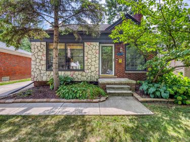 21156 Manchester Boulevard , Harper Woods, Mi 48225