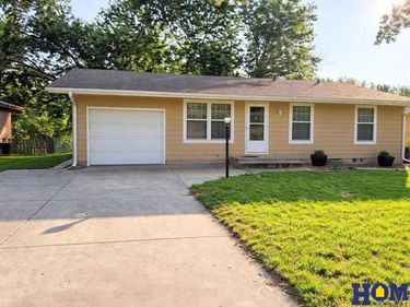 8130 N Hazelwood Drive, Lincoln, NE 68510