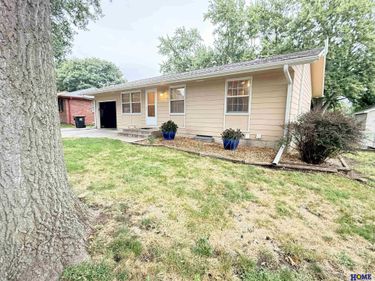 8130 N Hazelwood Drive, Lincoln, NE 68510