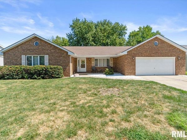 1808 Hunter Ridge Drive, Springfield, IL 62704