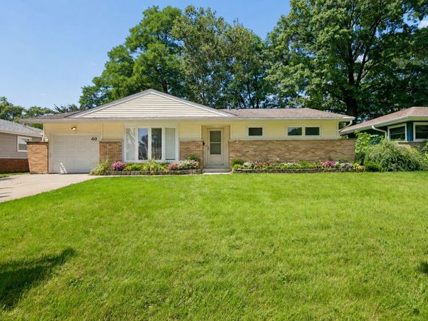 40 WILDWOOD Road , Elk Grove Village, IL 60007