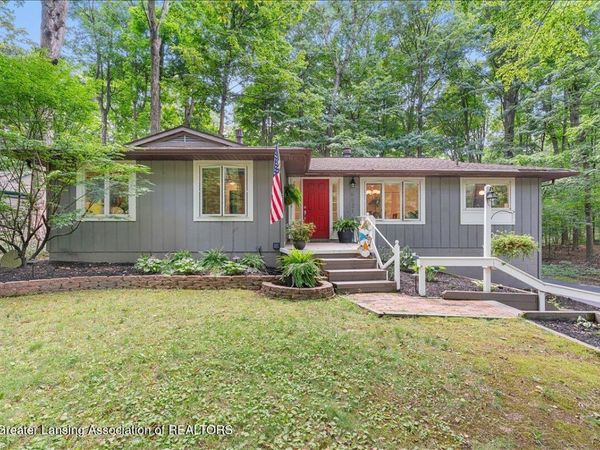 6521 W Galway Circle, Dimondale, MI 48821