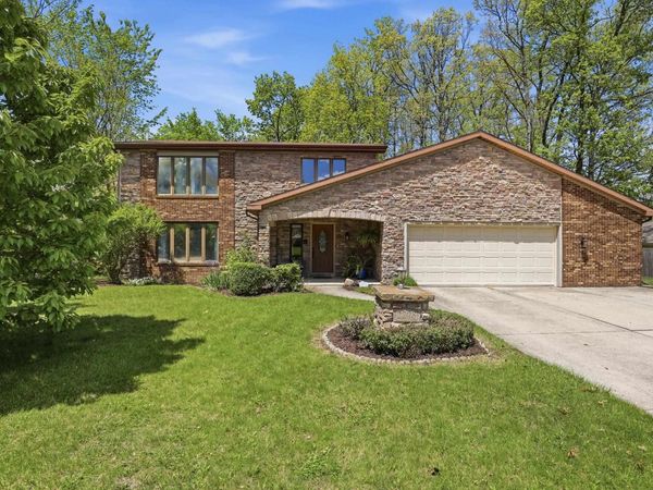 2208 Hearthstone Drive, Fort Wayne, IN 46804