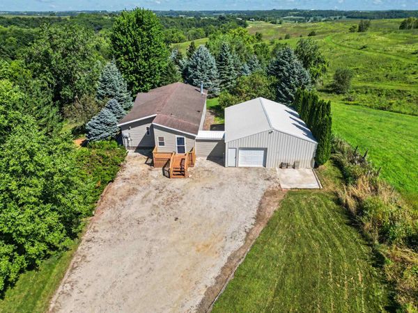 965 Coyote Crossings Lane, Waukon, IA 52172