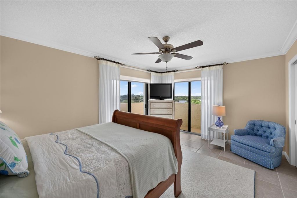 2636 Ocean Drive, Unit 502, Vero Beach, FL 32963 Photo
