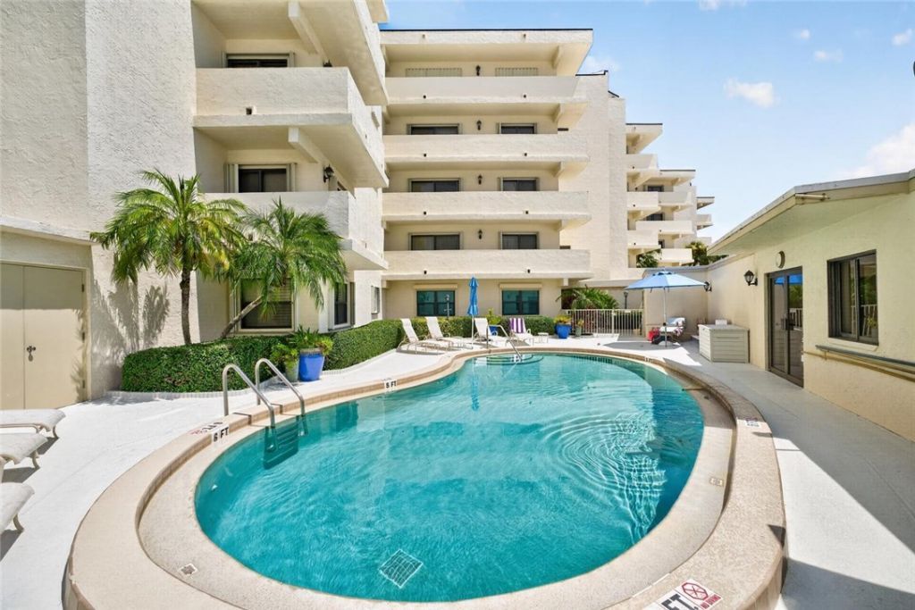 2636 Ocean Drive, Unit 502, Vero Beach, FL 32963 Photo