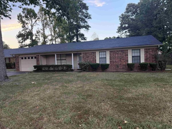 20 Independence , White Hall, AR 71602