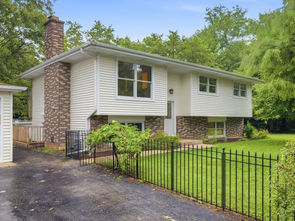 27W440 Central Avenue , Warrenville, IL 60555