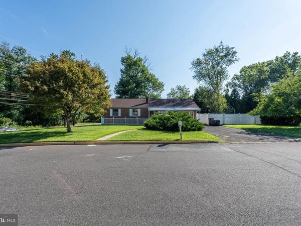 360 HOLLOWBROOK, EWING, NJ 08638