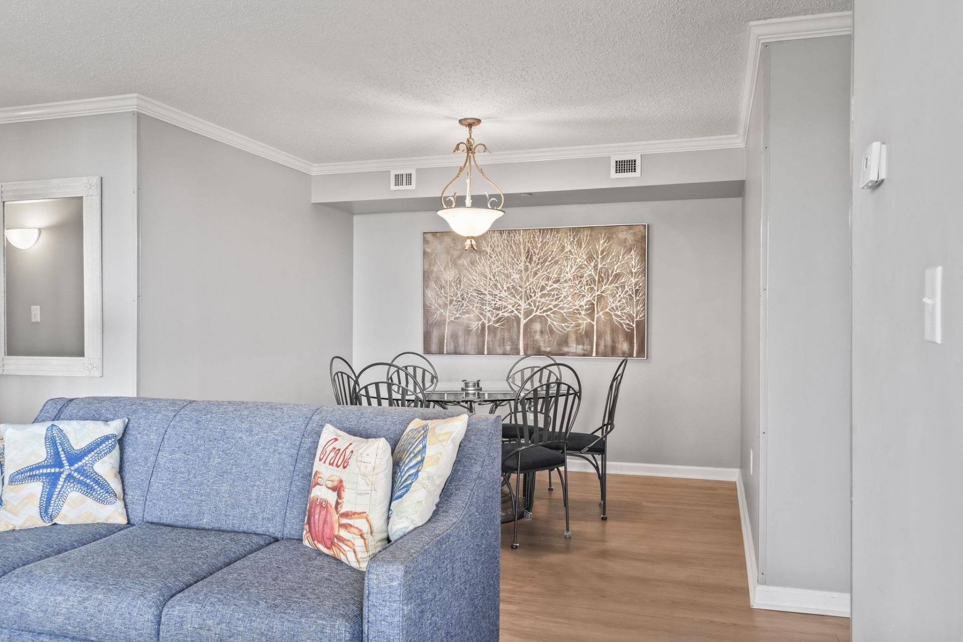 8560 Queensway Blvd. Photo 17