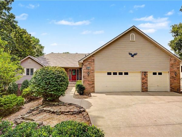 72 McKenzie Drive, Bella Vista, AR 72715