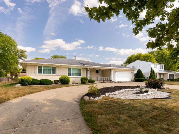 17596 Levan Road, Livonia, MI 48152