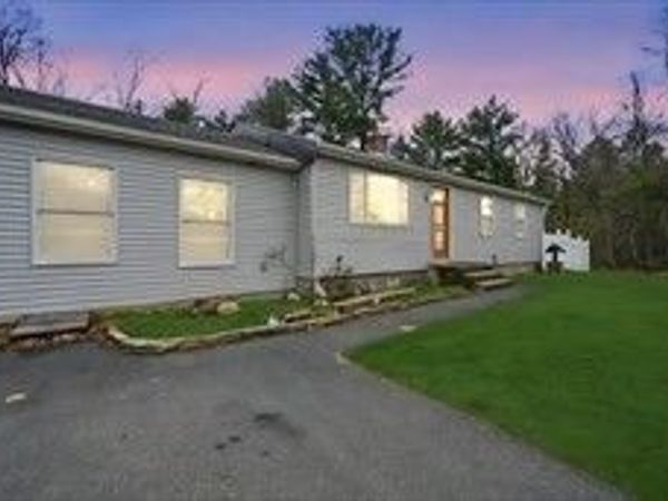 71 Sun Valley Rd, Holyoke, MA 01040